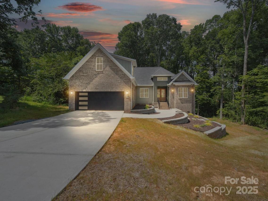 2108 Lakeview Cir., Matthews, NC 28105