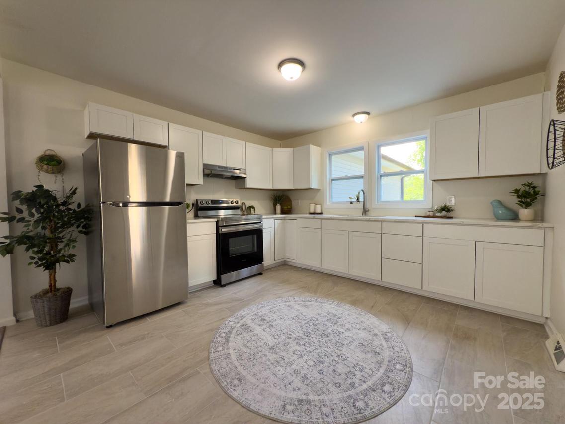 608 E 11th St., Newton, NC 28658