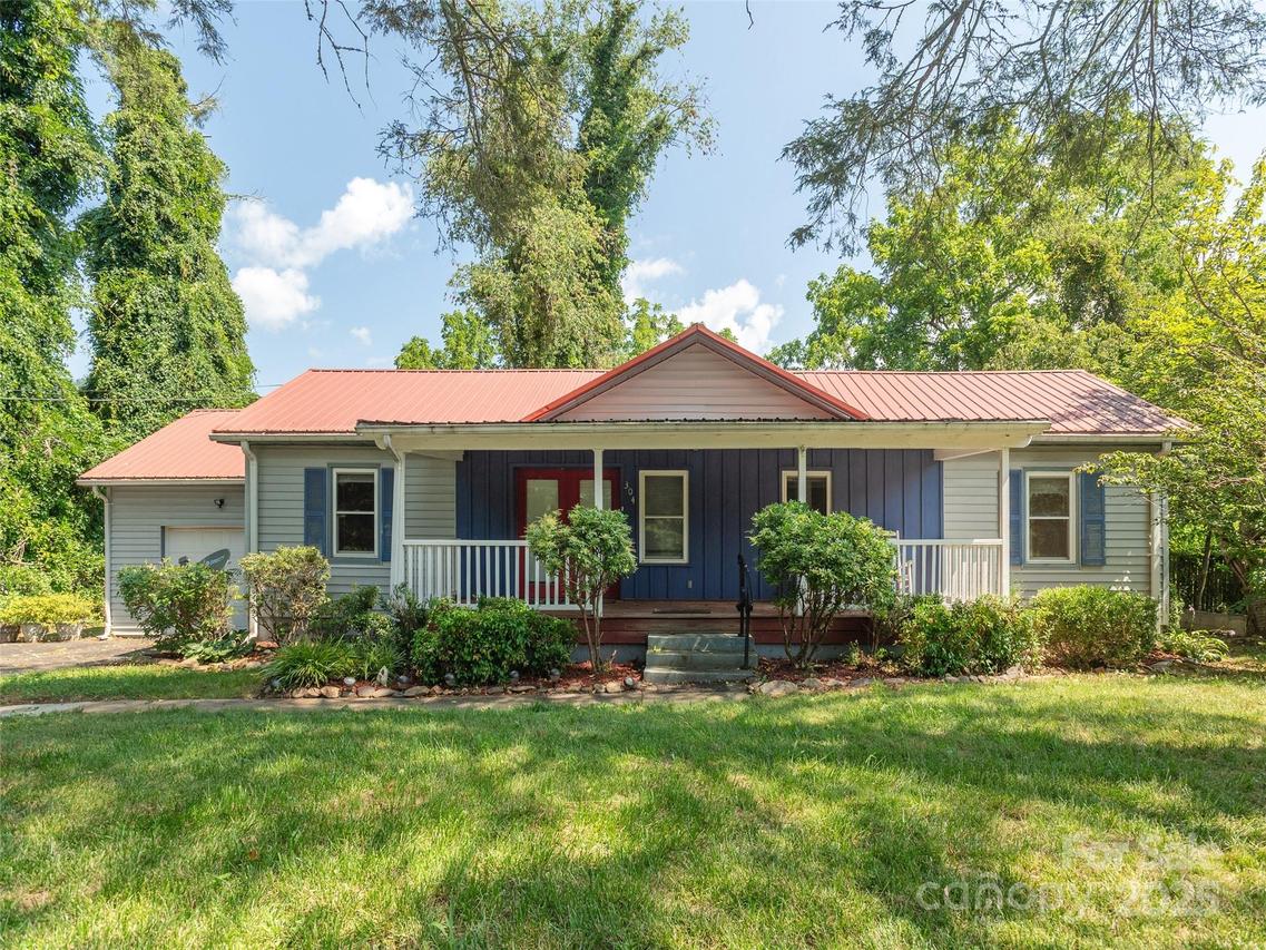 304 Old Haw Creek Rd., Asheville, NC 28805