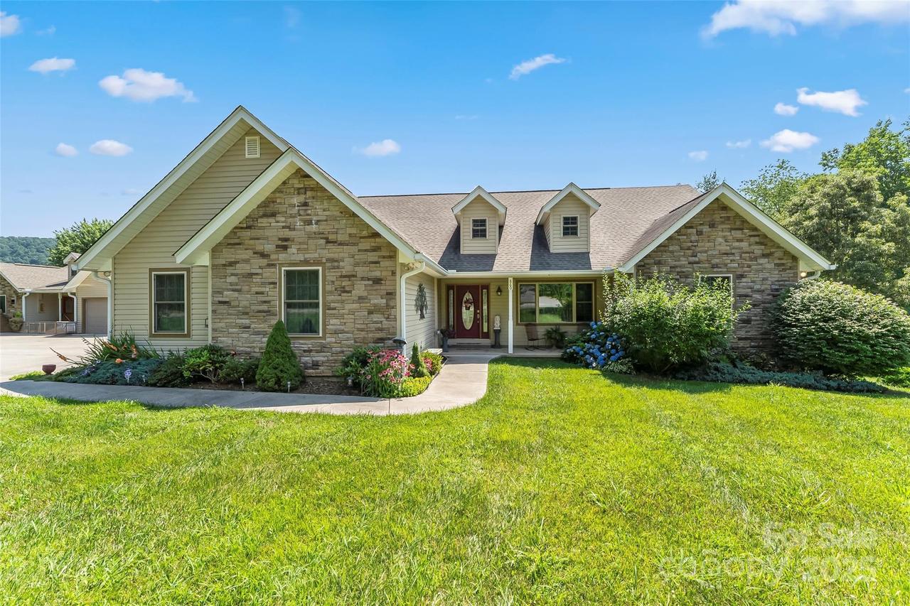 860 Asbury Rd., Candler, NC 28715