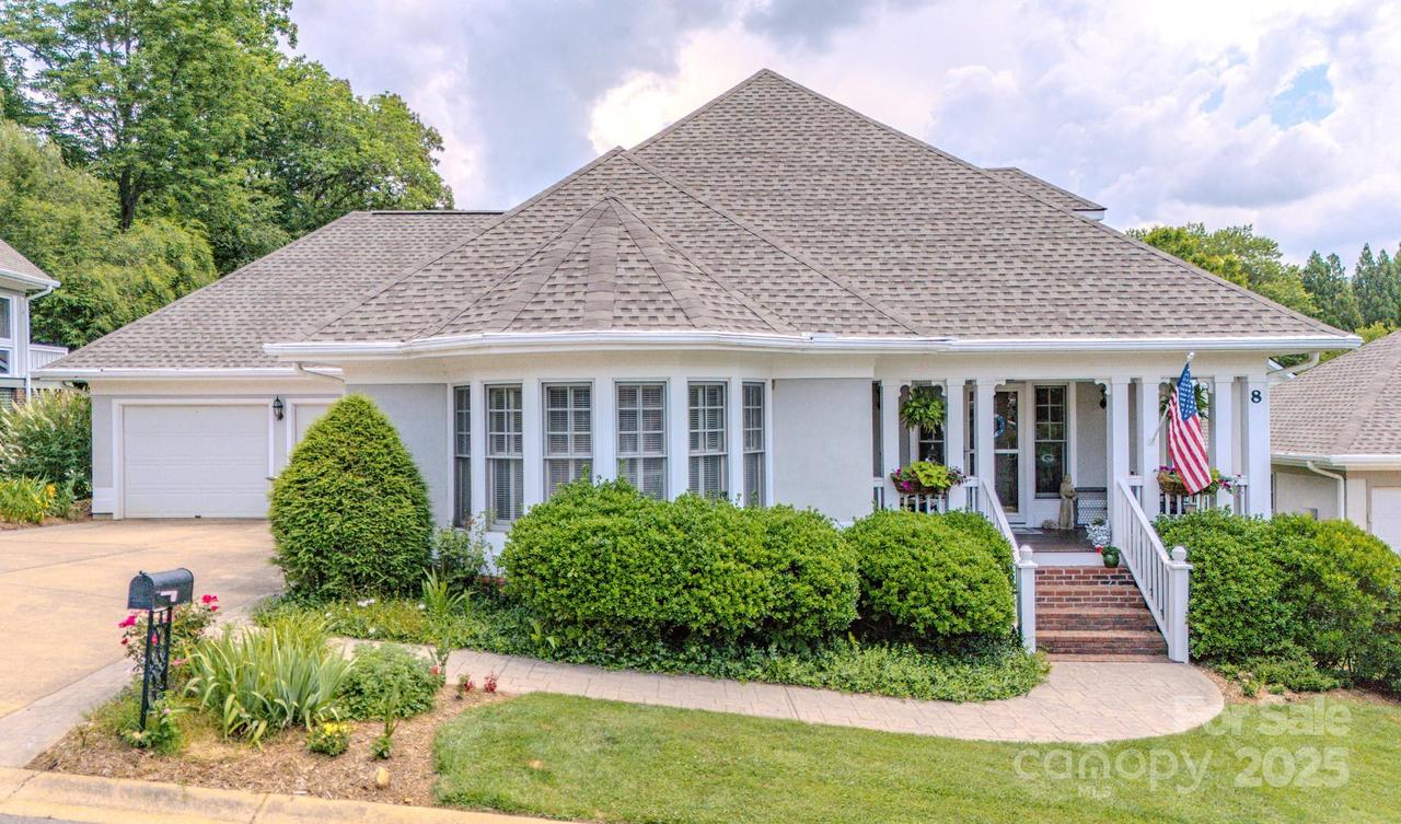 8 Creekside Way, Asheville, NC 28804