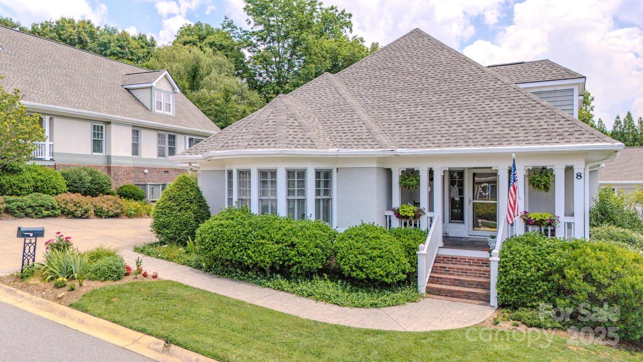 8 Creekside Way, Asheville, NC 28804