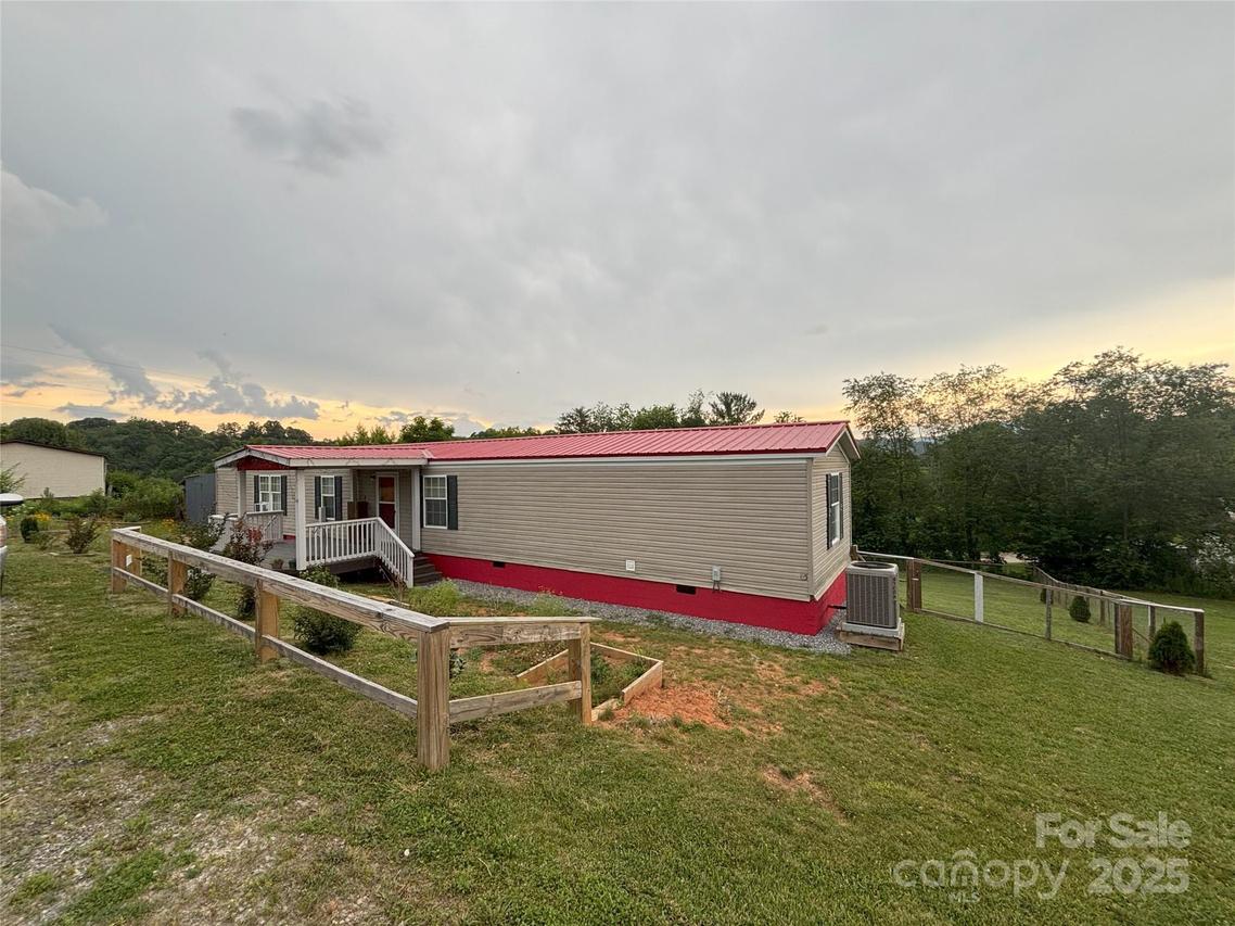 115 Logans Leap Ln., Canton, NC 28716