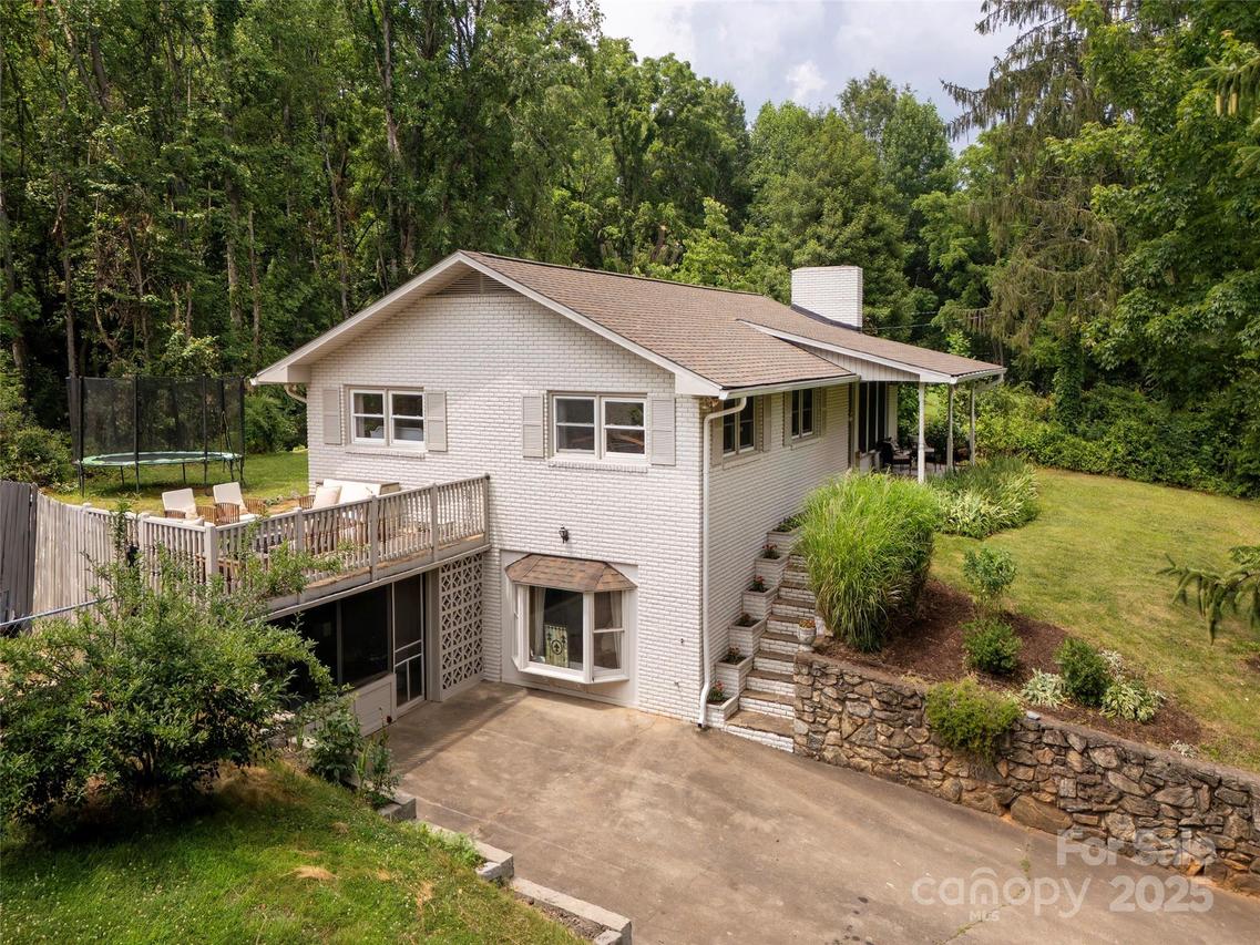 87 Apple Blossom Ln., Waynesville, NC 28786