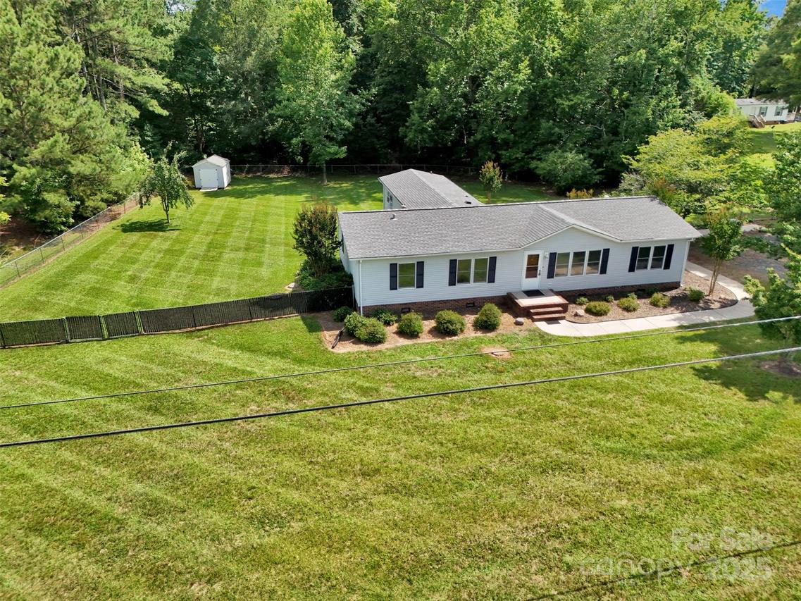 329 W Red Cross Rd., Oakboro, NC 28129