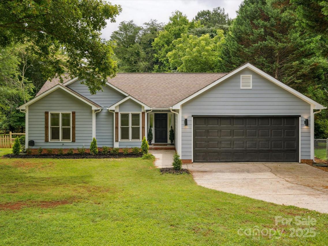 1109 Manchester Ln., Charlotte, NC 28227