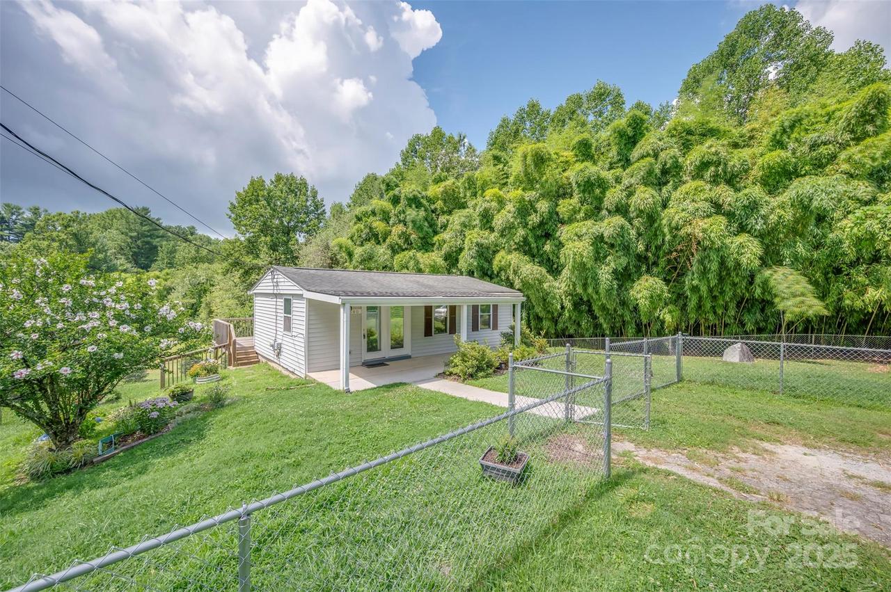 1380 Old Dana Rd., Hendersonville, NC 28792