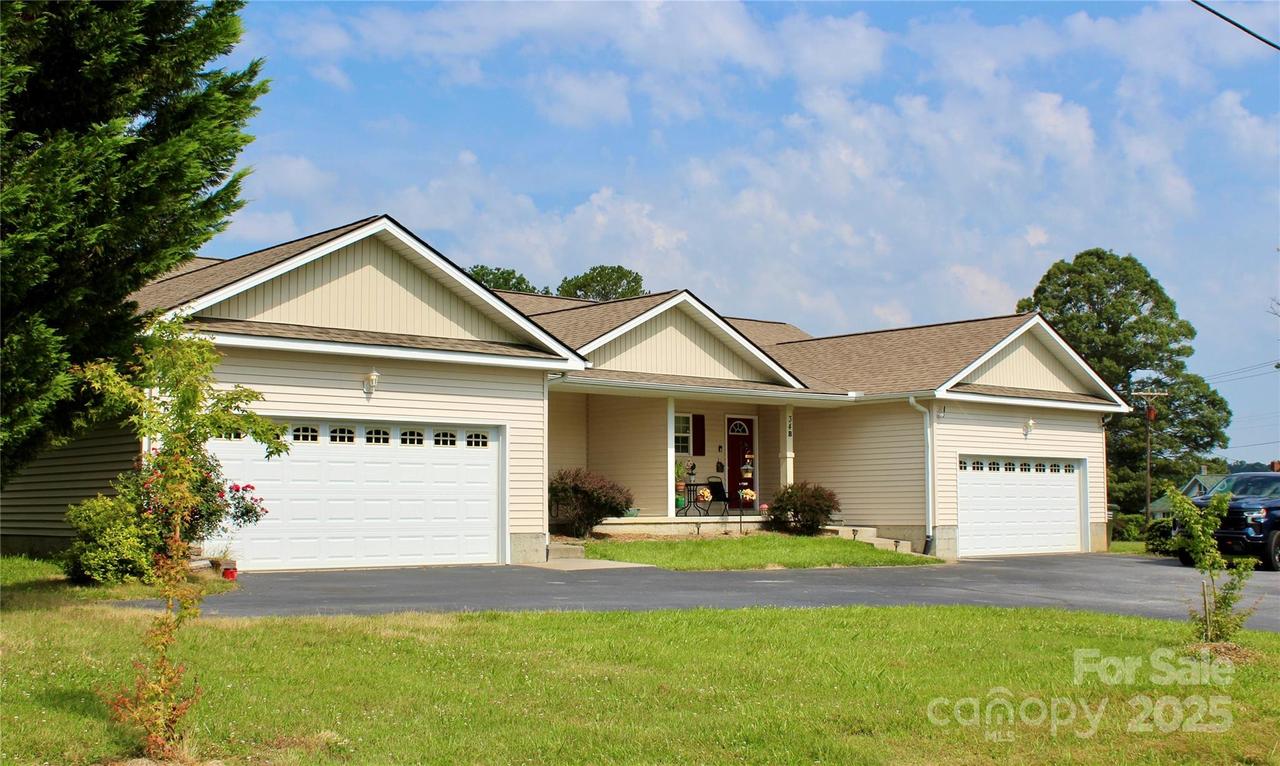 34 Duncan Rd., Flat Rock, NC 28731