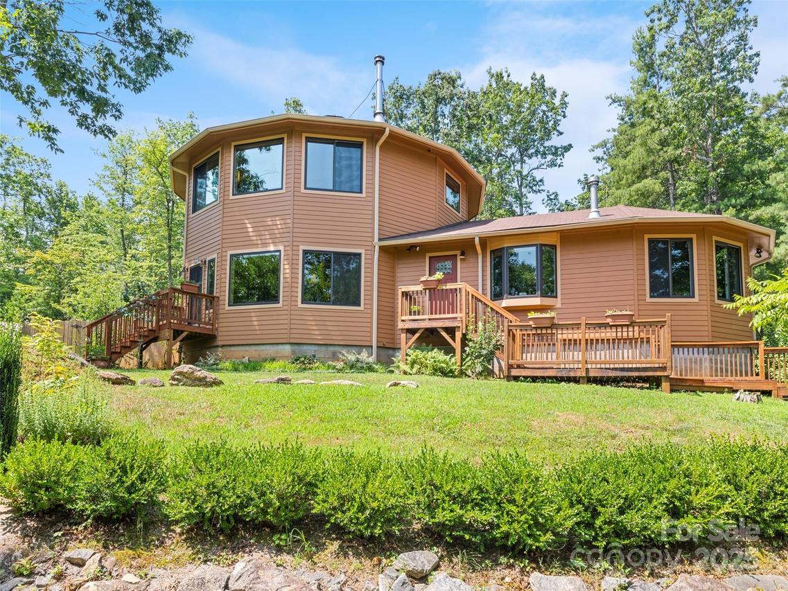 2675 Holbert Cove Rd., Saluda, NC 28773