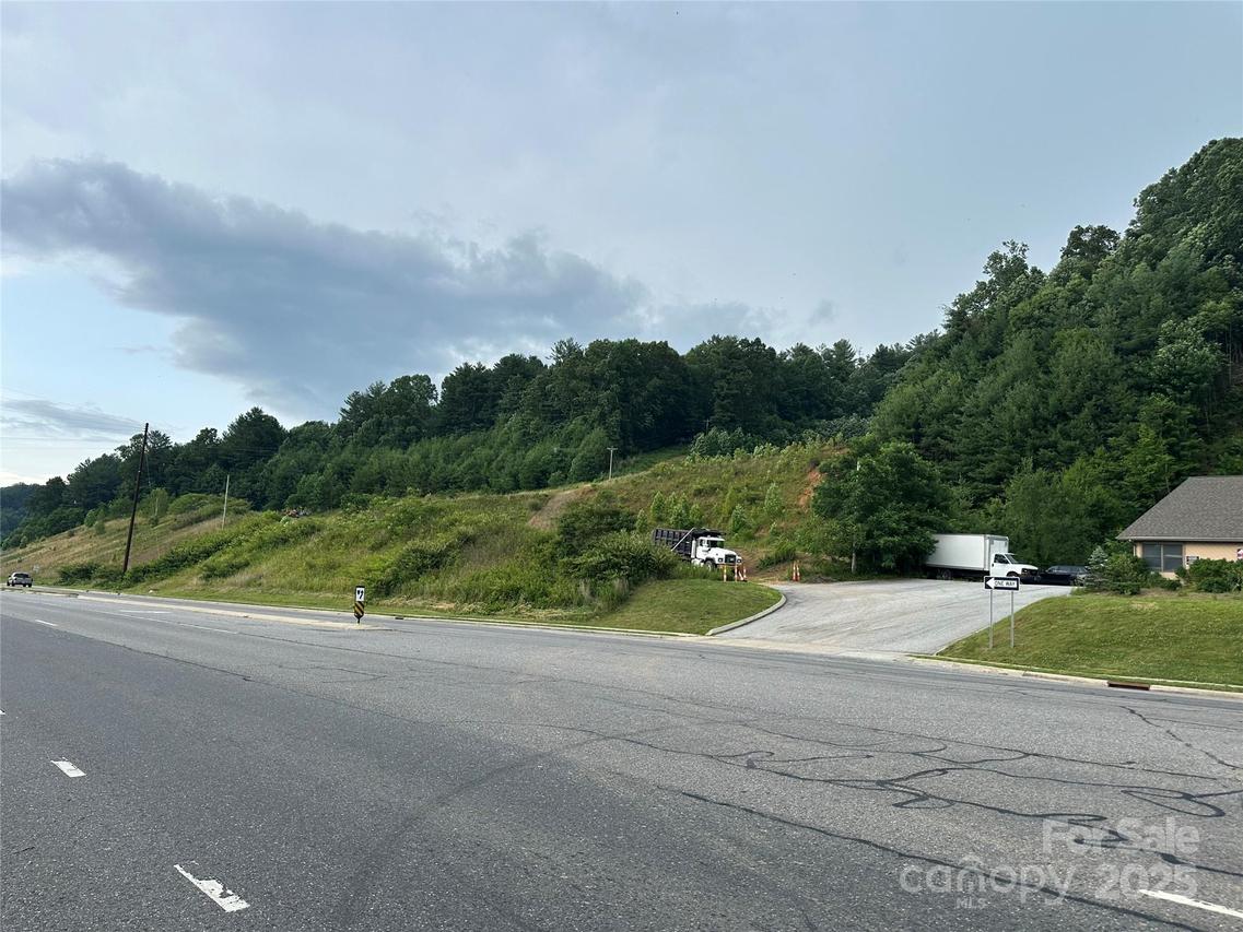 32 Hwy 19e Hwy., Burnsville, NC 28714