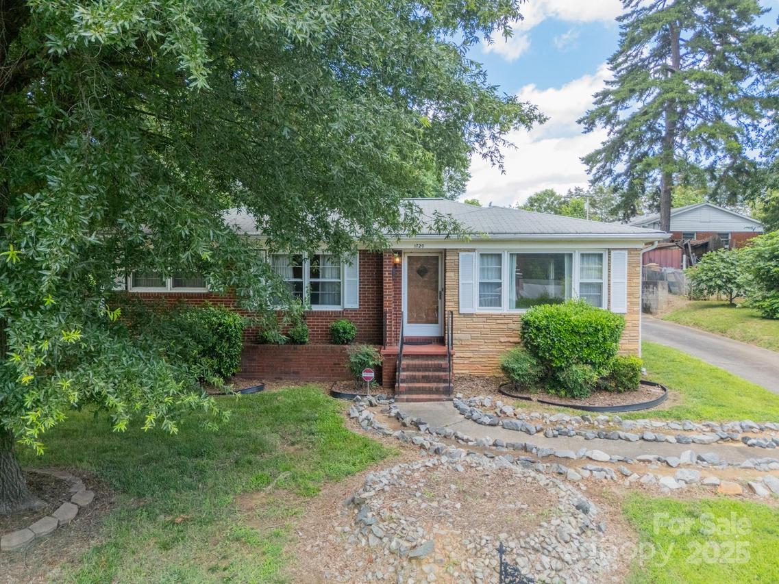 1720 Miles Ct., Charlotte, NC 28216