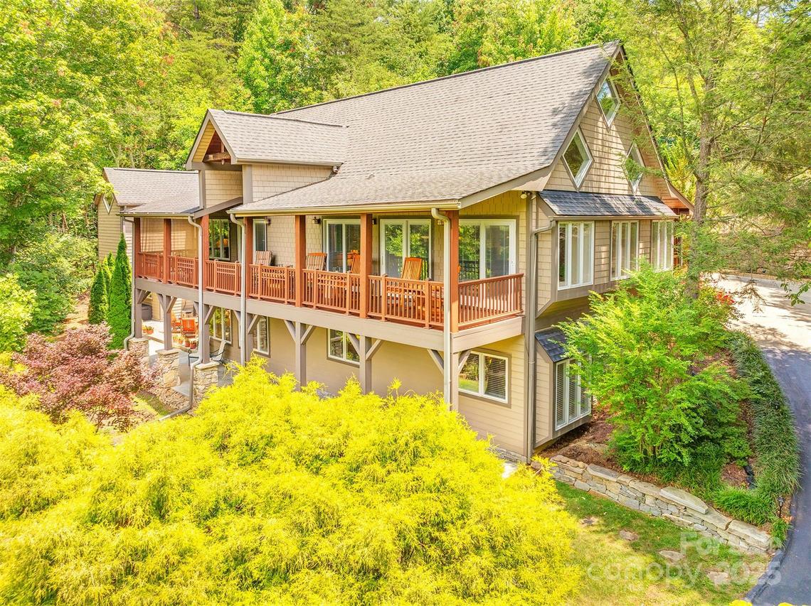 65 Hillcrest Dr., Weaverville, NC 28787