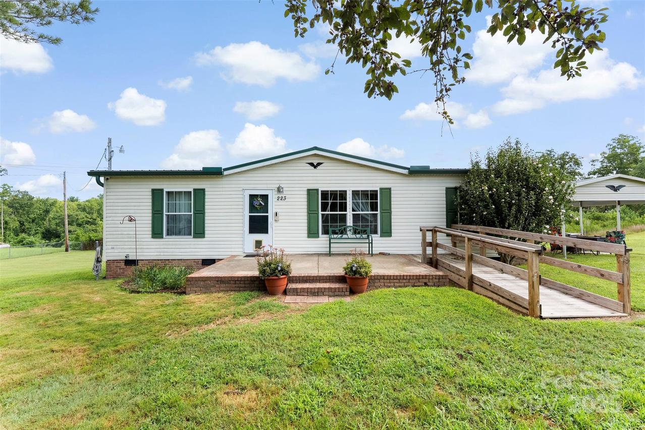 223 Green Meadows Dr., Kings Mountain, NC 28086