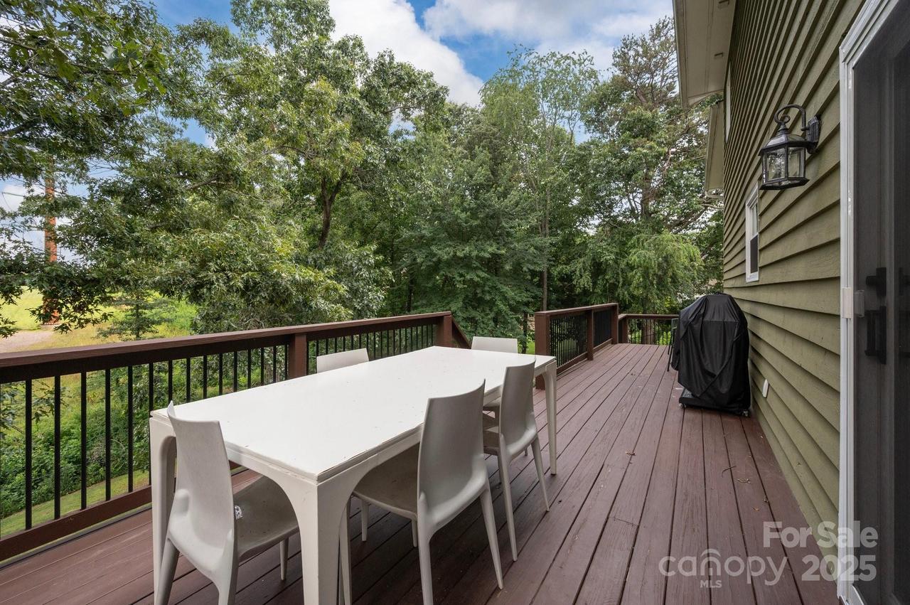 38 Tipton Dr., Candler, NC 28715