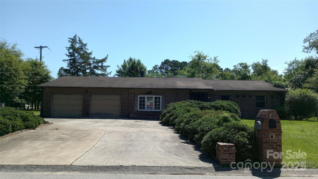 1601 Blue Spring Rd., Fayetteville, NC 28304