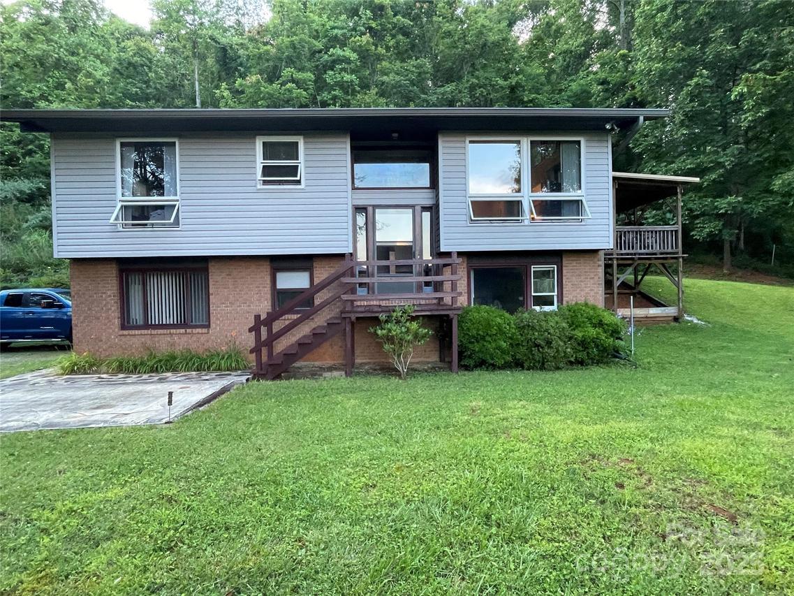 433 Leah Dr., Bakersville, NC 28705