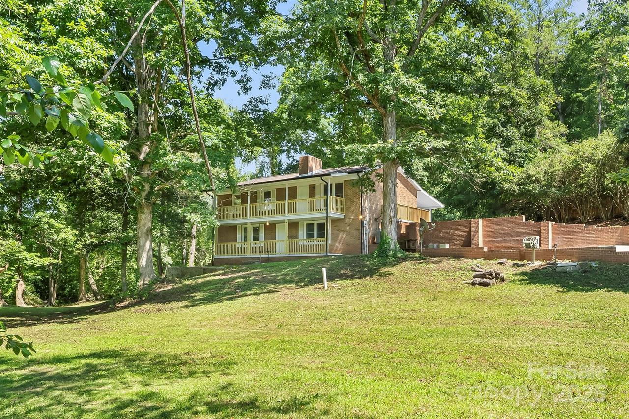 103 Emorywood Dr., Morganton, NC 28655