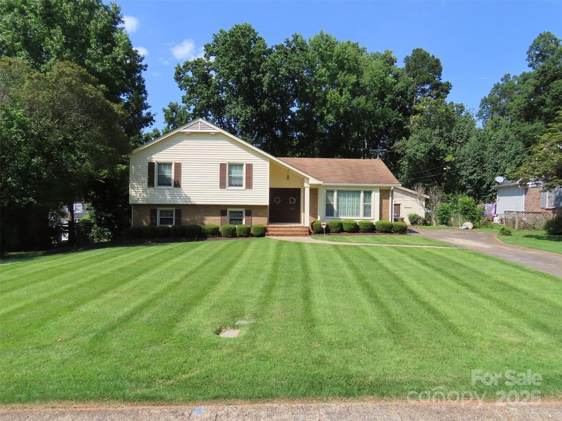 5823 Rupert Ln., Charlotte, NC 28215