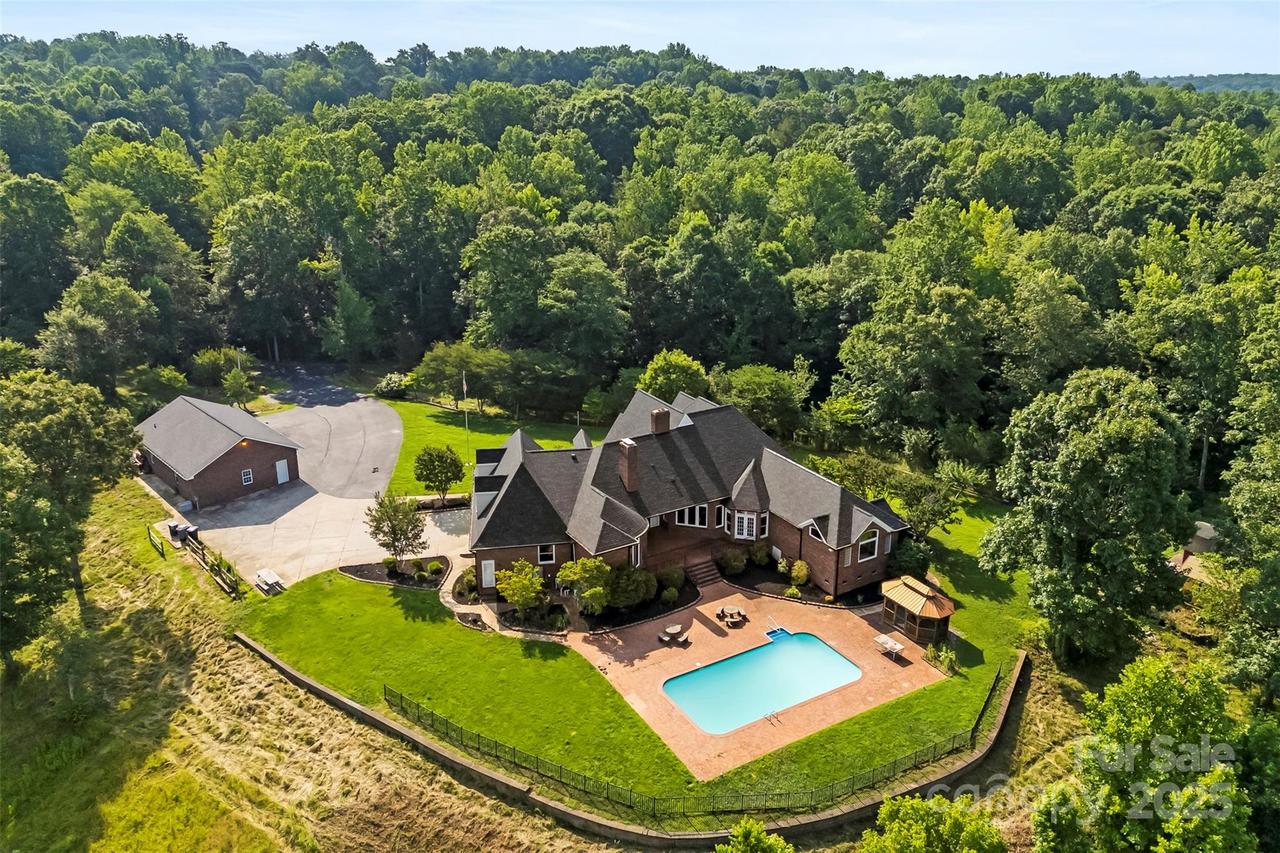929 Blacksnake Rd., Stanley, NC 28164