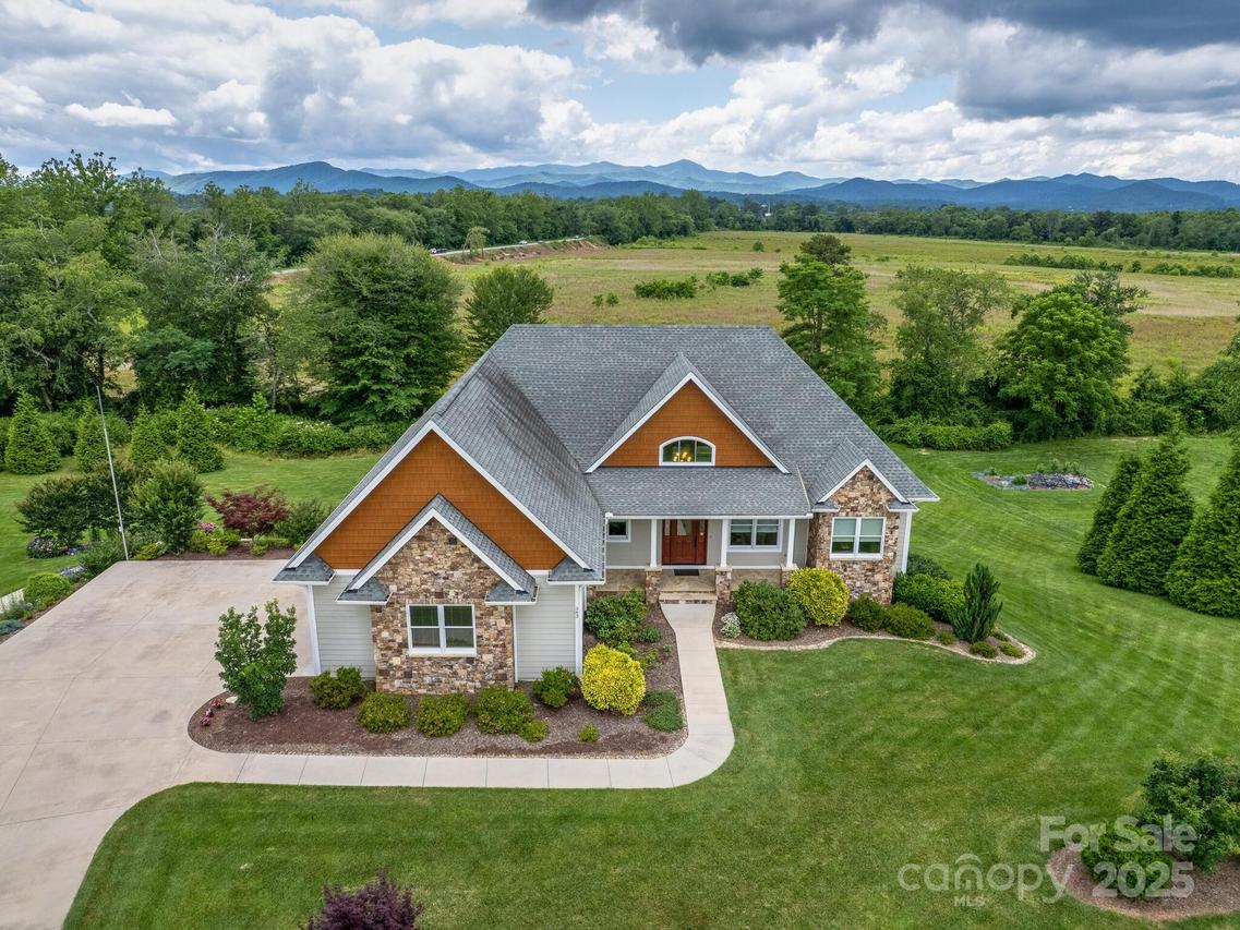 383 Ridgeview Hill Dr., Hendersonville, NC 28791