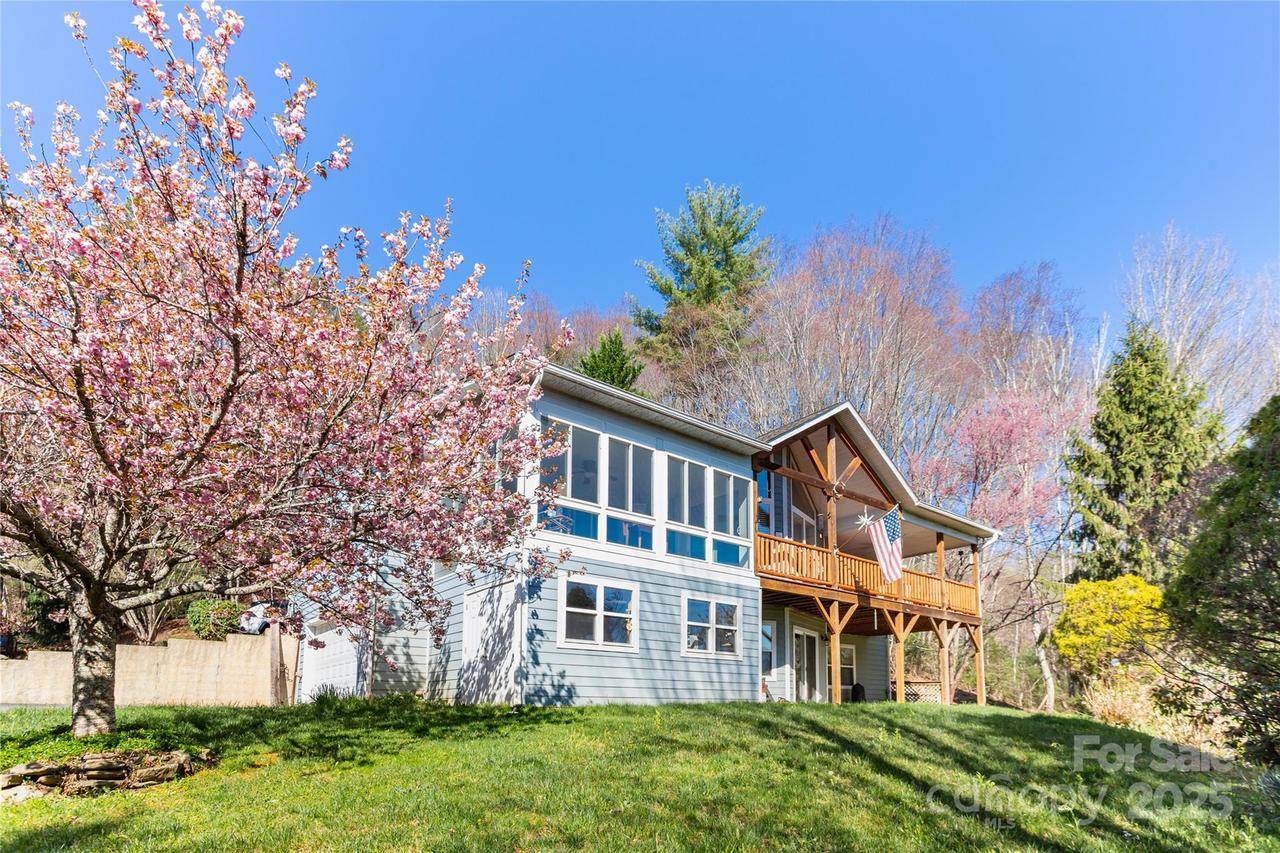 311 Coyote Hollow Rd., Waynesville, NC 28785