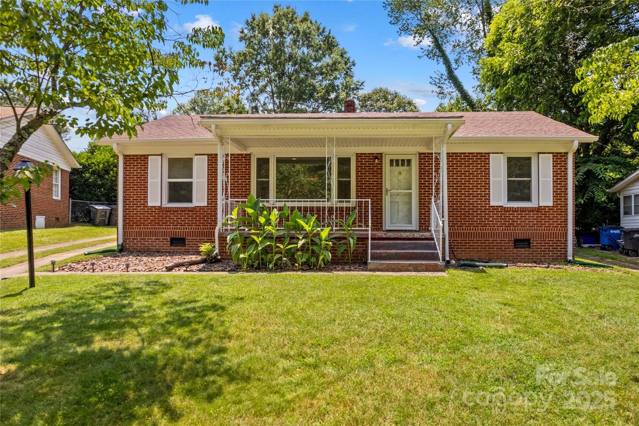 564 Greenway Dr., Statesville, NC 28677