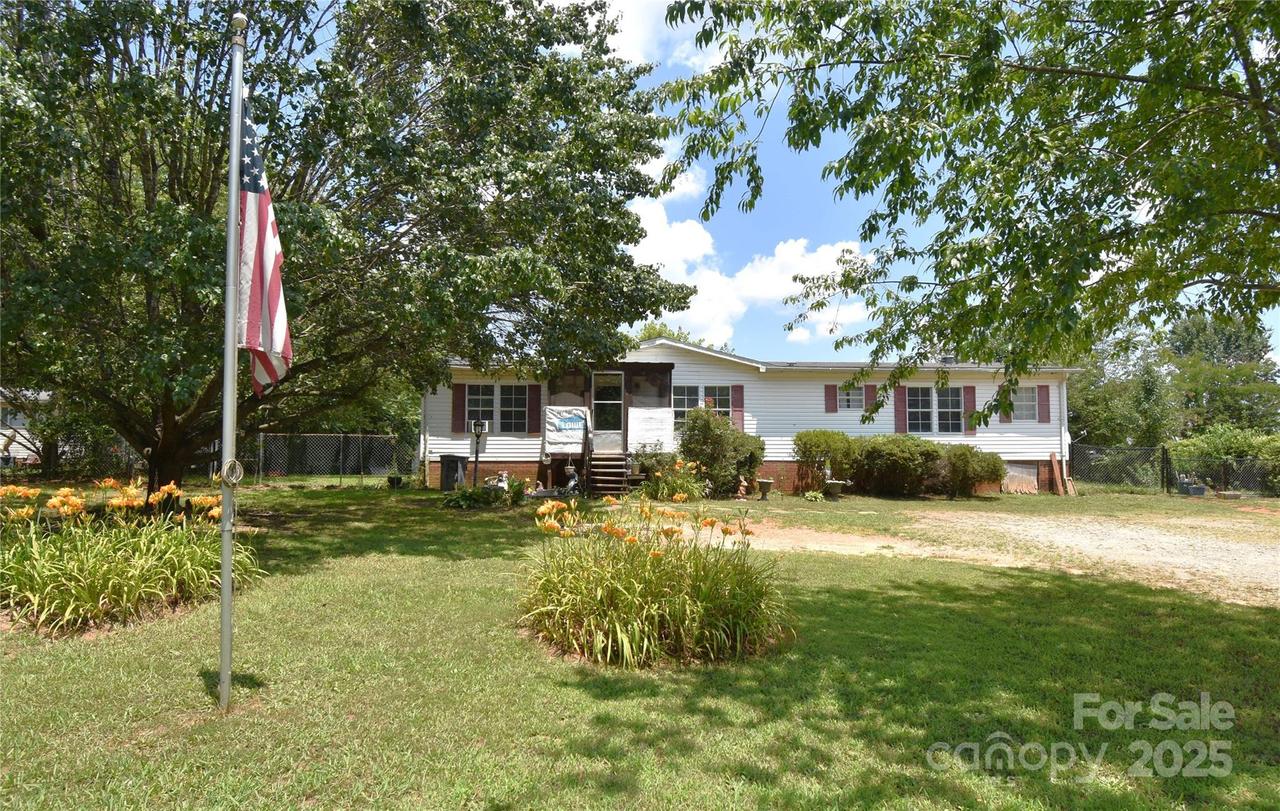4062 Smokey Creek Rd., Lenoir, NC 28645