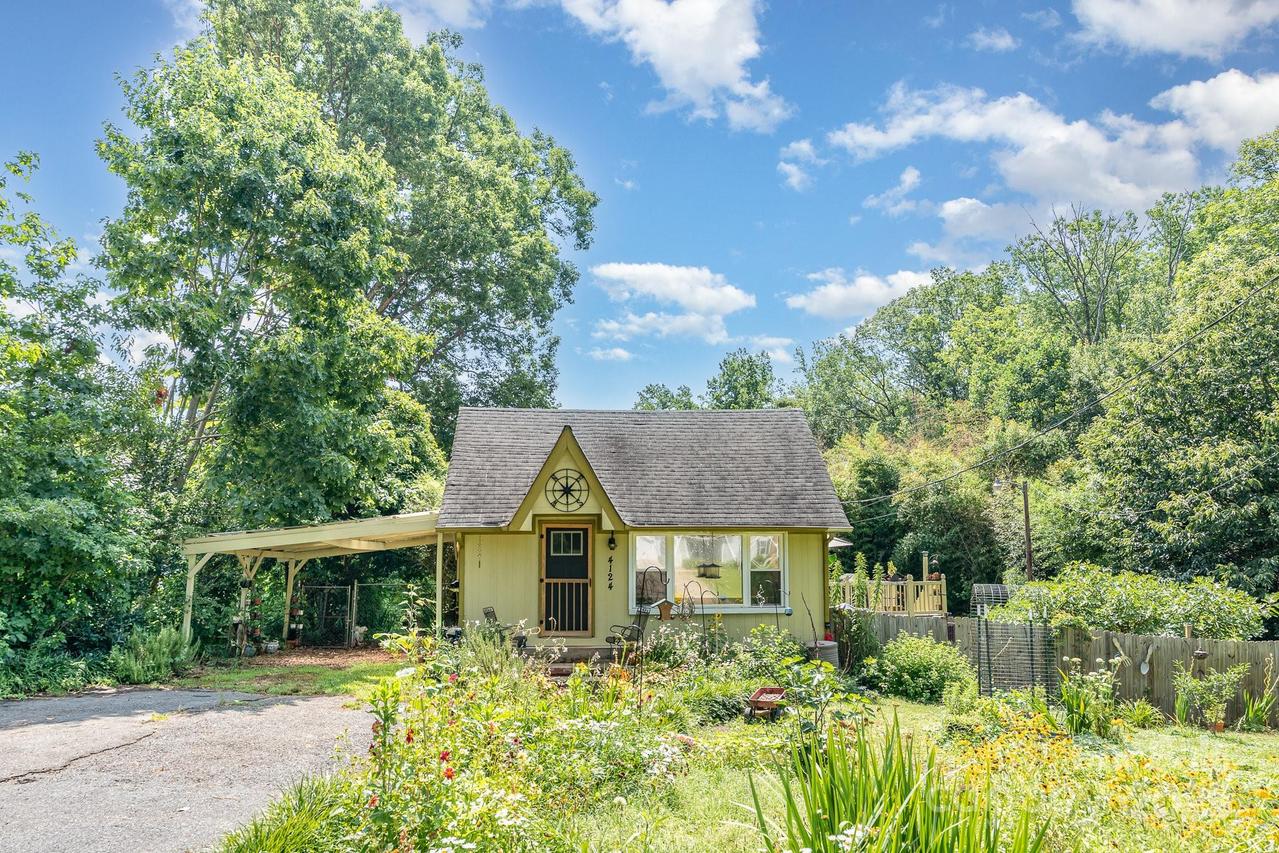 4124 Oakwood Rd., Charlotte, NC 28269