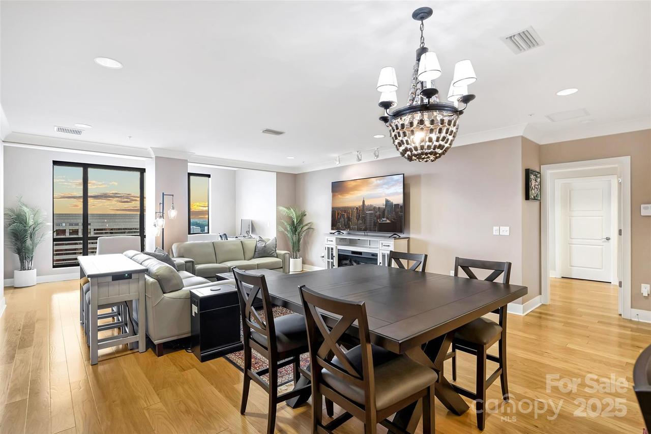 222 S Caldwell St. #1812, Charlotte, NC 28202