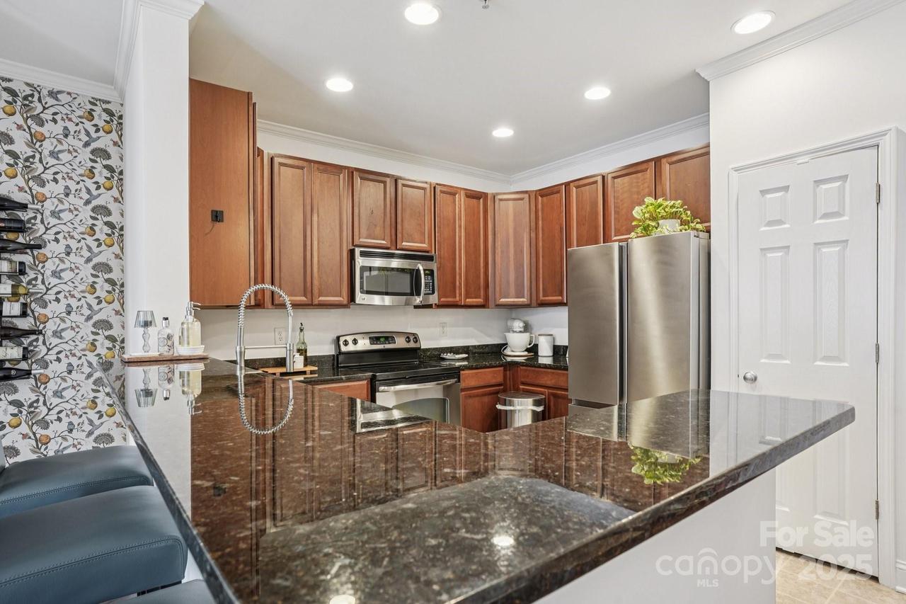 1000 E Woodlawn Rd. #411, Charlotte, NC 28209
