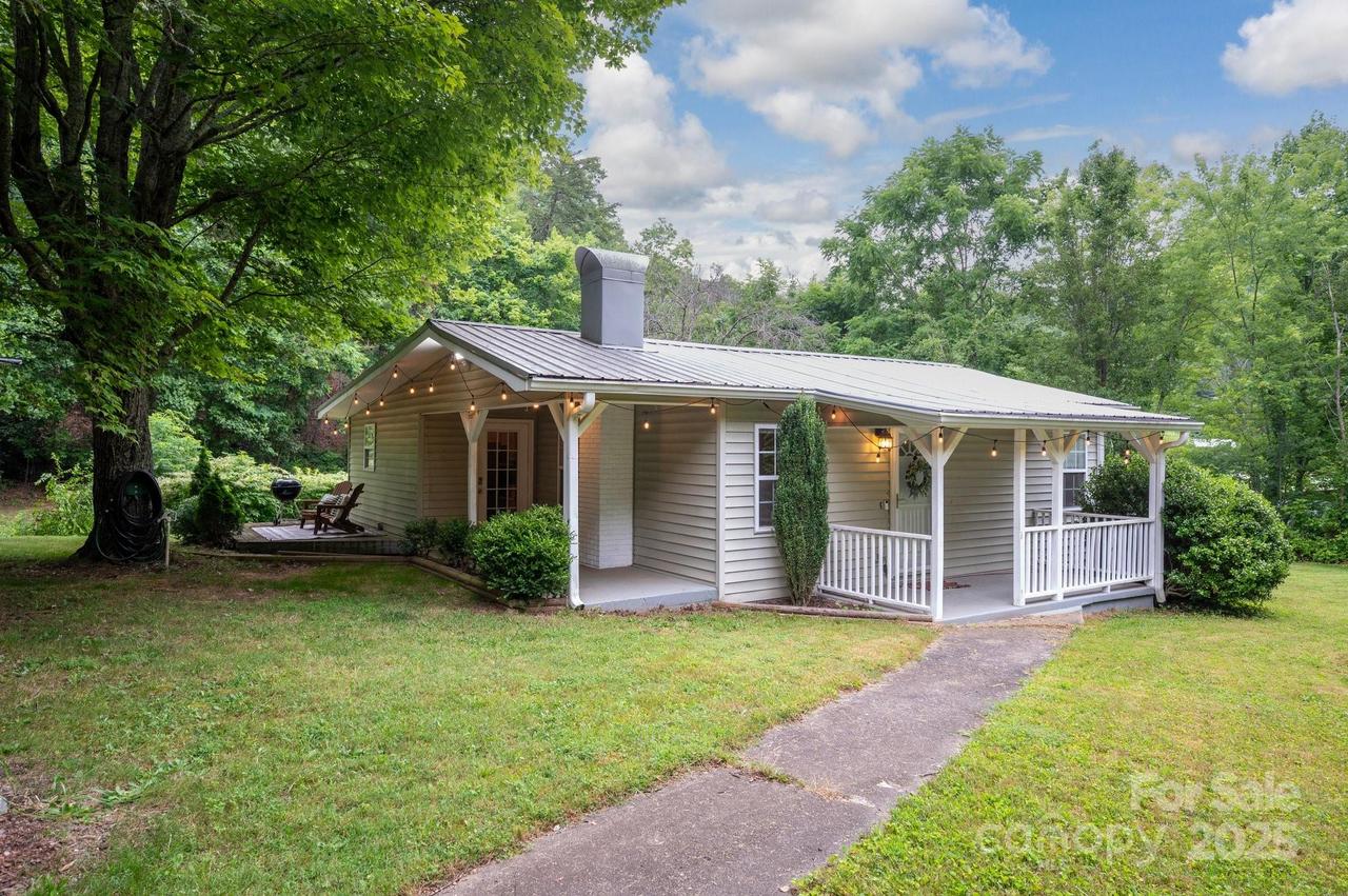 147 Mink Farm Rd., Leicester, NC 28748