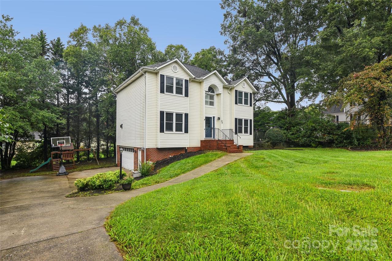 22 31st Avenue Ct., Hickory, NC 28601
