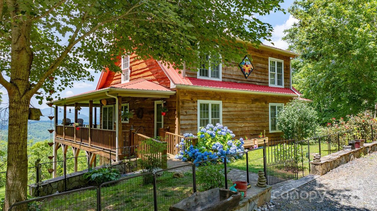 715 Sunset Mountain Rd., Bakersville, NC 28705