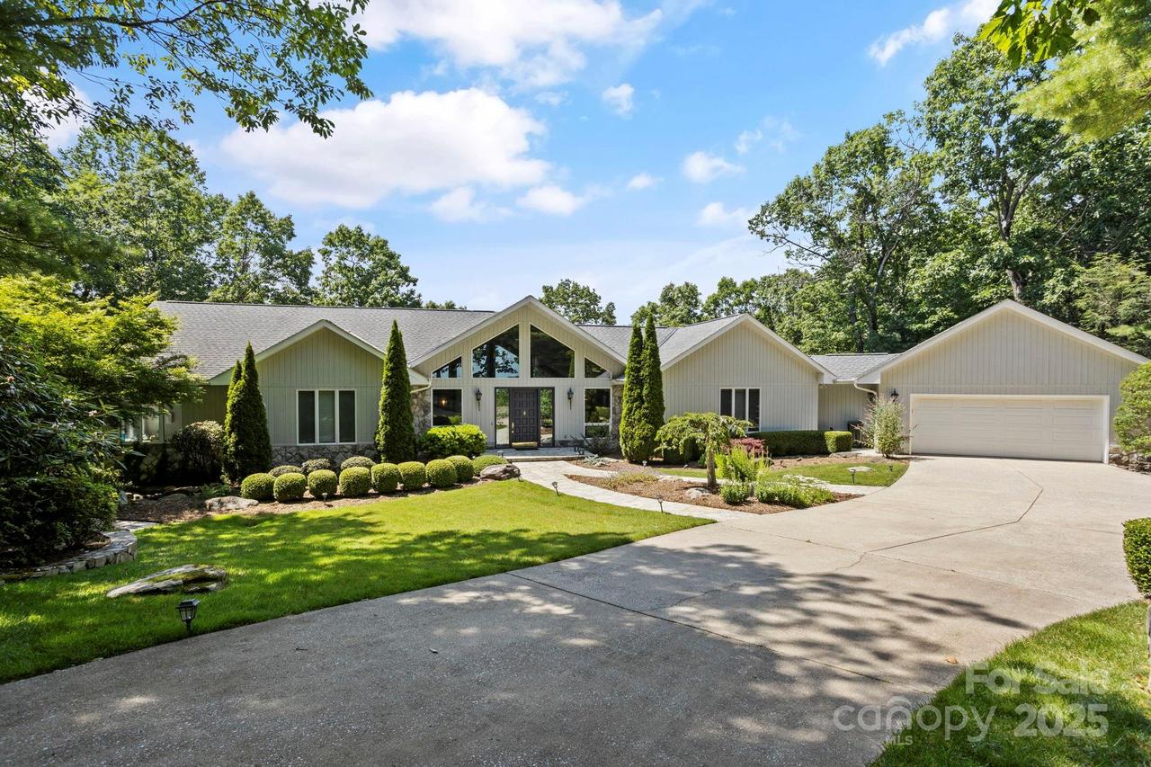 101 Beckwood Ct., Flat Rock, NC 28731