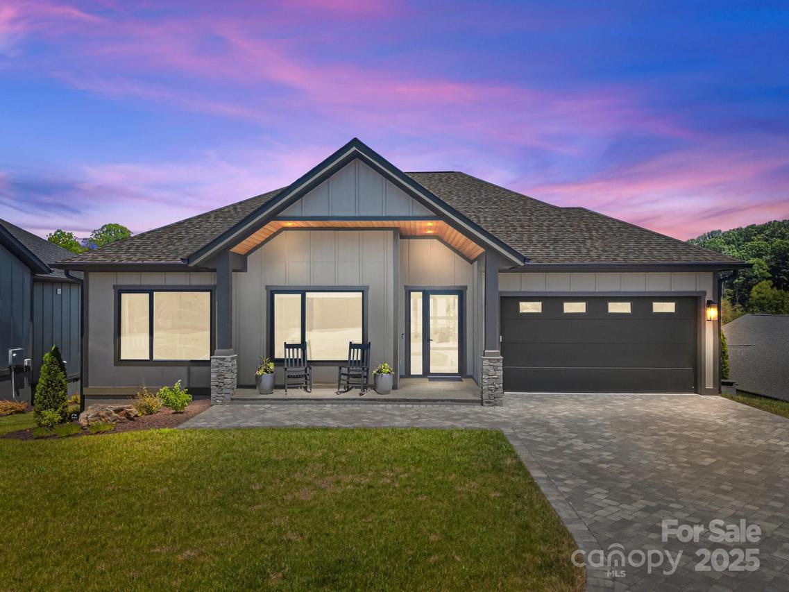 318 Avery Trail Dr., Arden, NC 28704