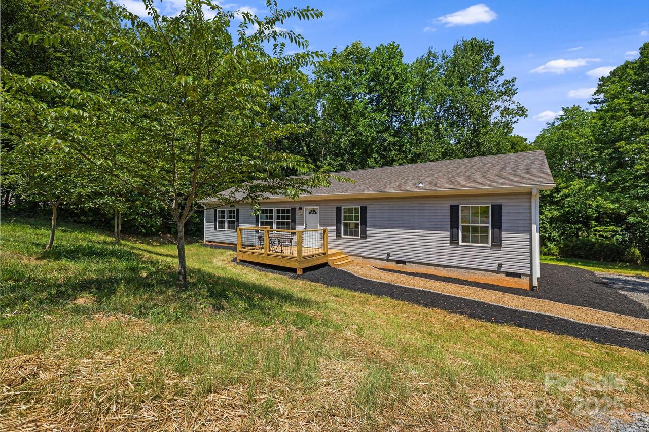 22 Bachelder Ln., Candler, NC 28715
