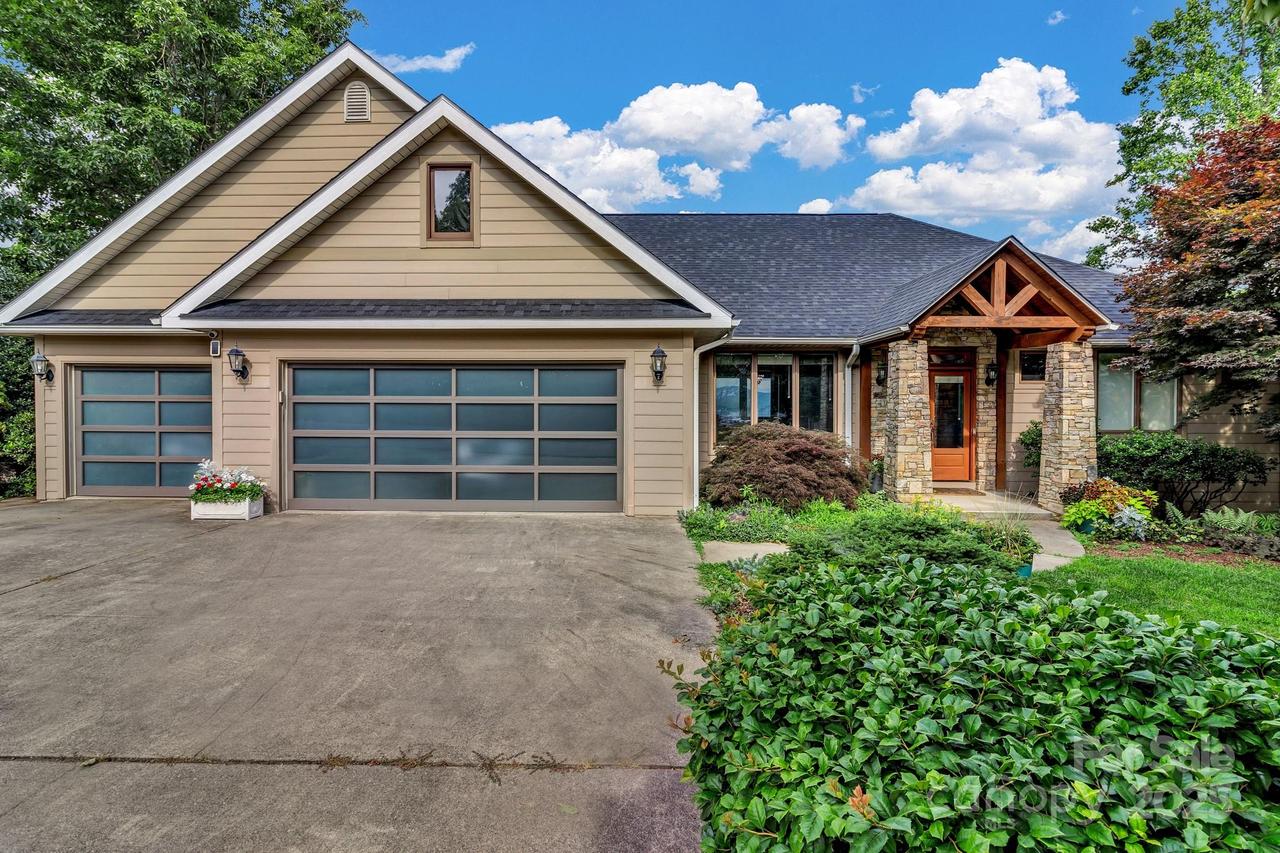 107 Stonegate Dr., Arden, NC 28704