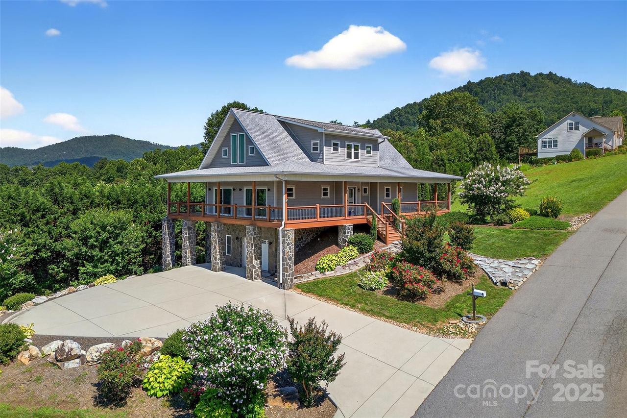 4 Stars Forever Dr., Black Mountain, NC 28711
