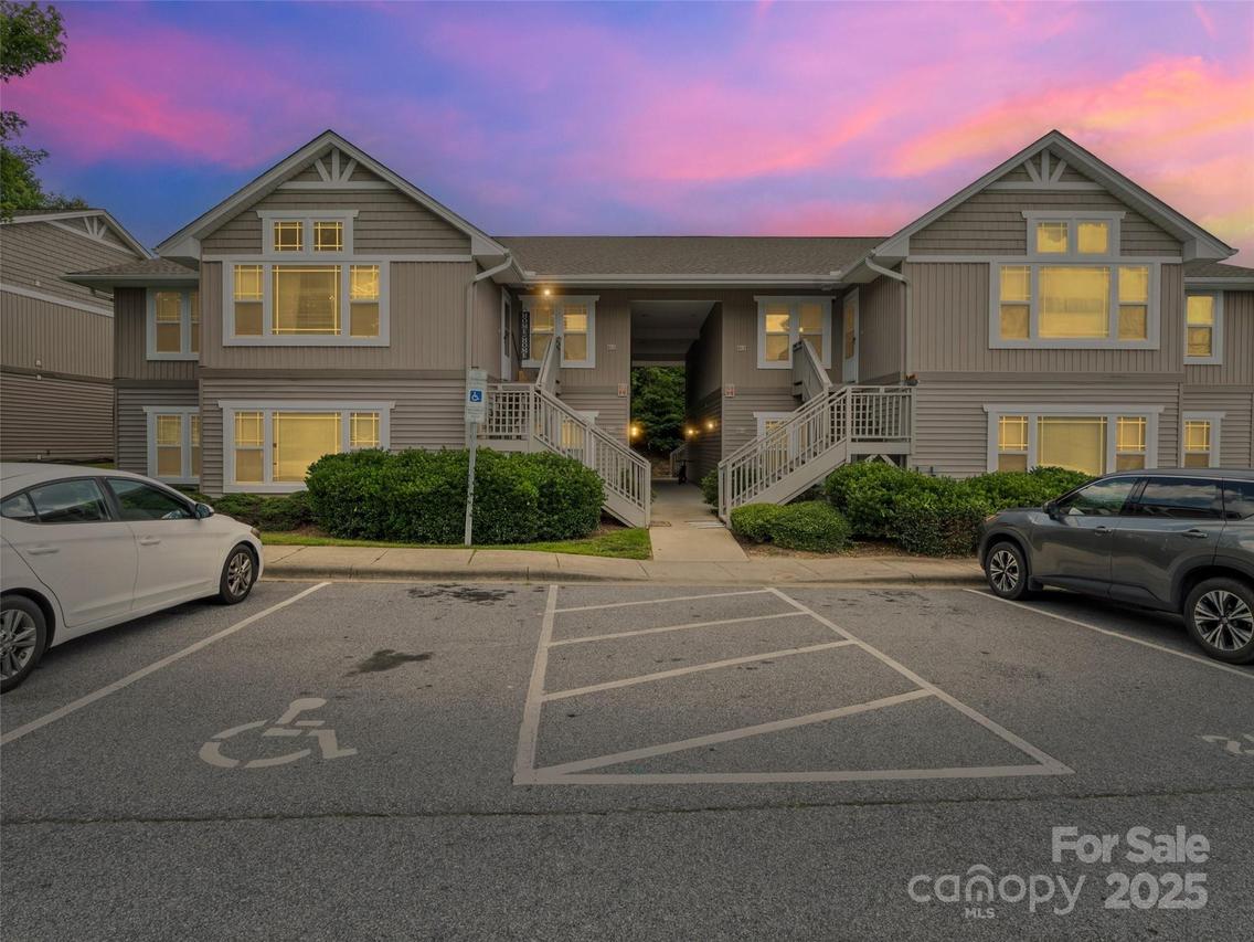 131 Morningside Ln., Hendersonville, NC 28792