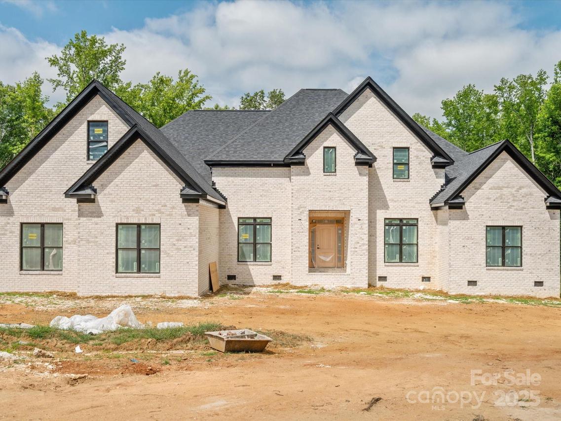 8018 Fairmont Dr., Waxhaw, NC 28173