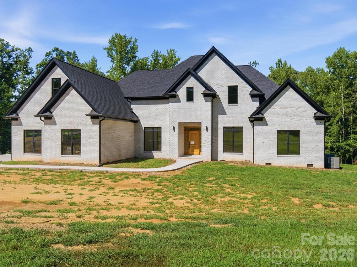 8018 Fairmont Dr., Waxhaw, NC 28173