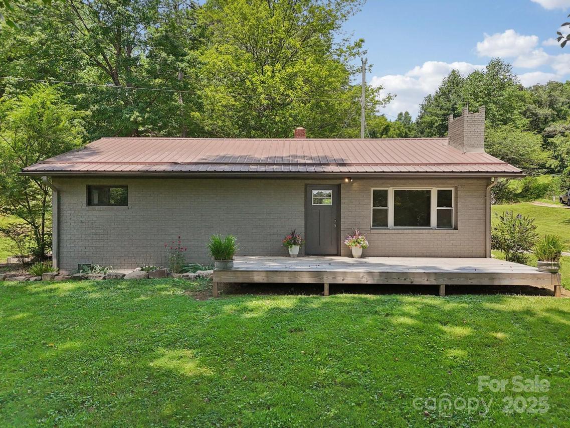 139 Trent Rd., Brevard, NC 28712