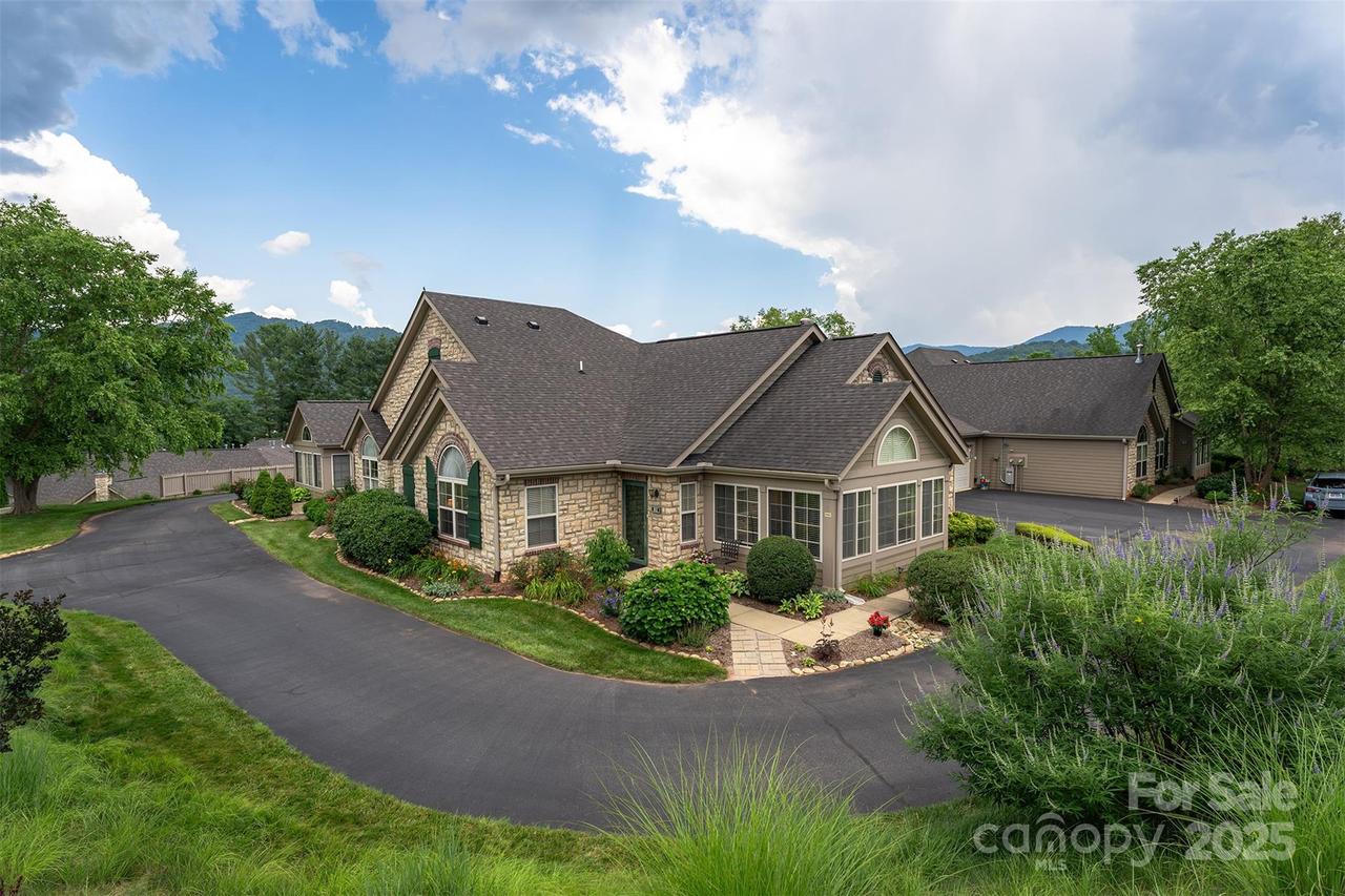81 Outlook Cir., Swannanoa, NC 28778