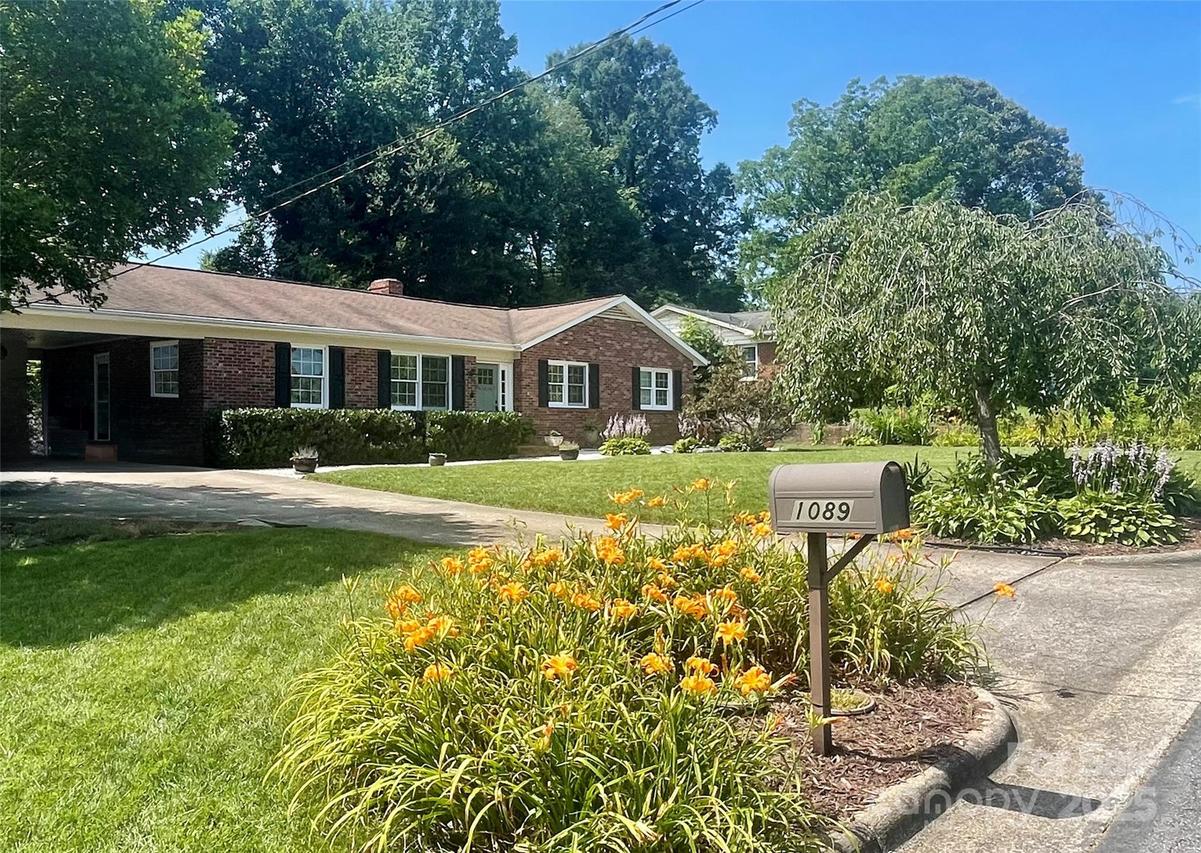 1089 20th Avenue Dr., Hickory, NC 28601