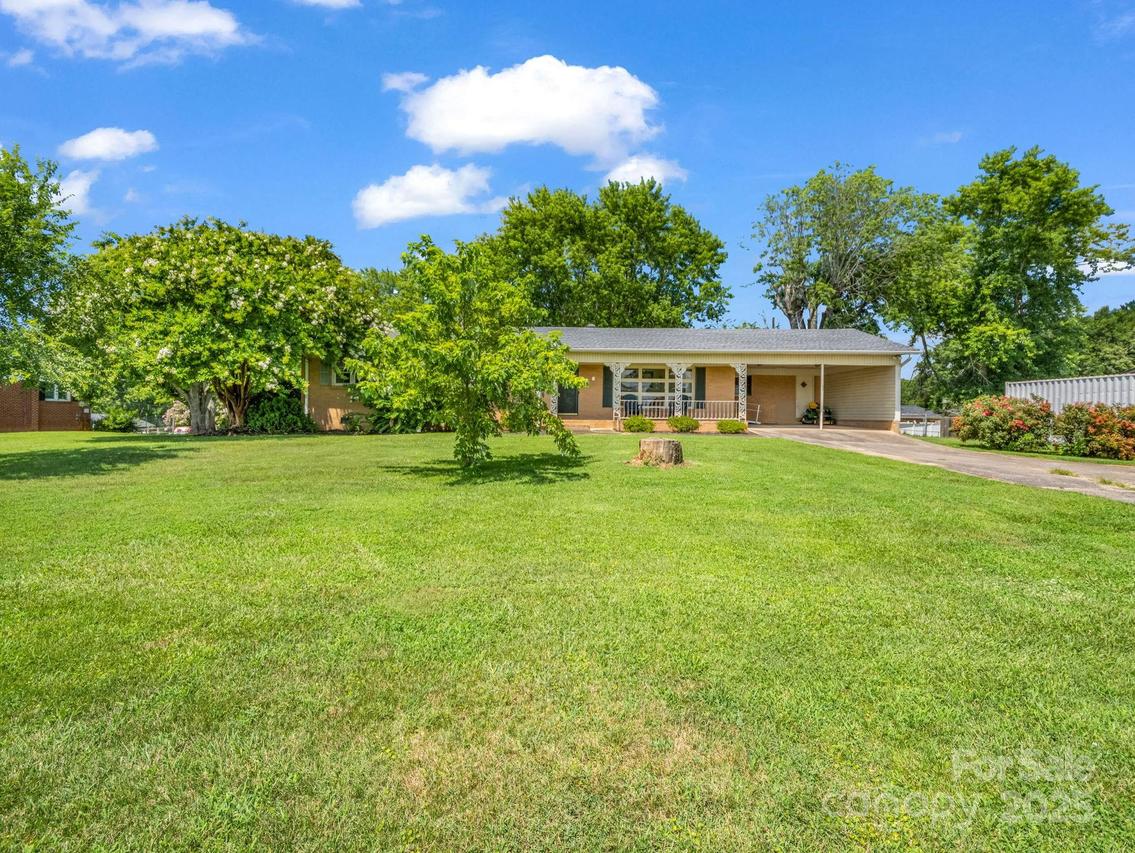 1638 Chase High Rd., Forest City, NC 28043