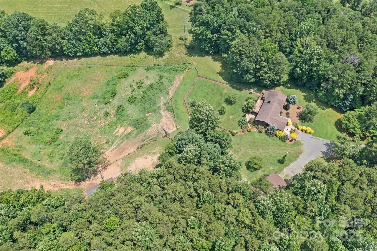 724 Teeter Rd., Mooresville, NC 28115