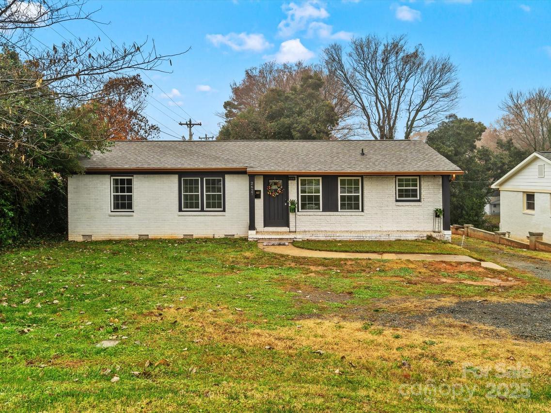 2627 Old North Sharon Amity Rd., Charlotte, NC 28205