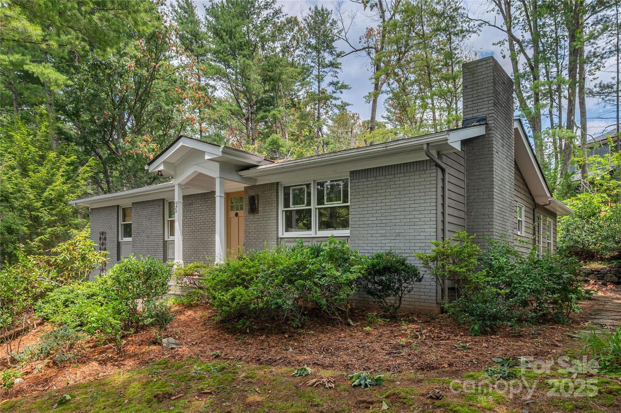 25 Brookcliff Dr., Asheville, NC 28804