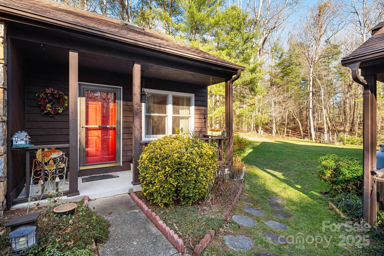 29 Loganwood Ln., Etowah, NC 28729
