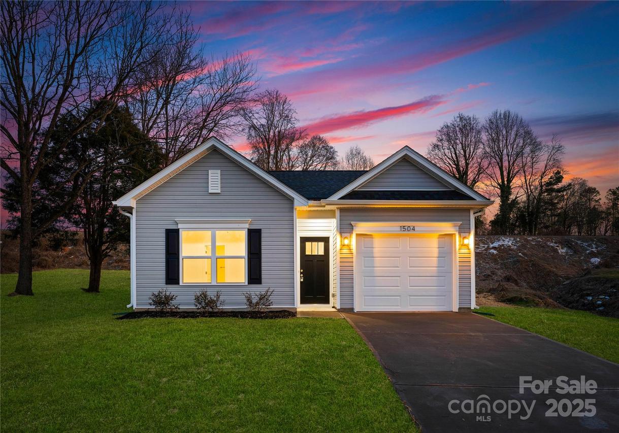 403 Groves St., Lowell, NC 28098
